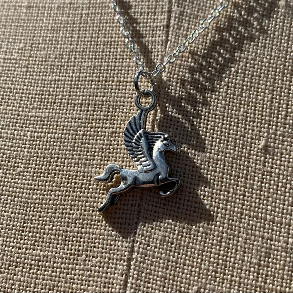 NWT Sterling Silver Plated Chain & Pegasus Horse Alloy Metal Charm Necklace - Picture 7 of 13